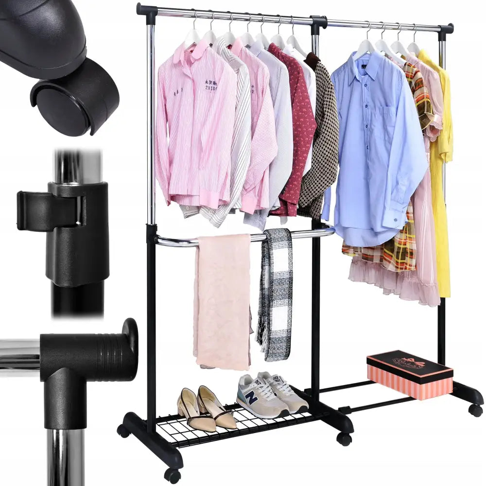 Justerbart Rufo klesstativ på hjul, frontvisning med hengende klær, sko og eske på nedre hylle.