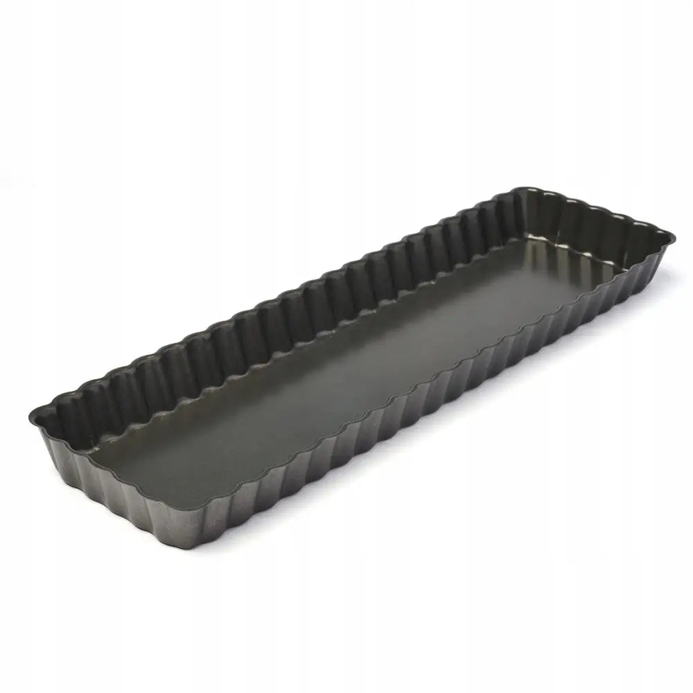 Stekeplate terteform med løs bunn, rektangulær mørk form med lave bølgete kanter sett skrått ovenfra.