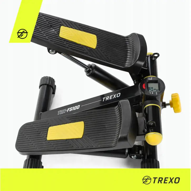 Stepper Fitness til aerobic, nærbilde av sklisikre pedaler og digital skjerm med gule detaljer fra skrå vinkel.