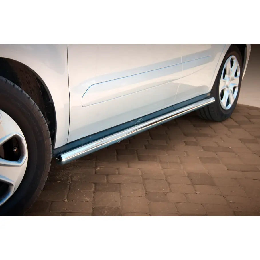 Stigtrinn Ford Courier 14-18