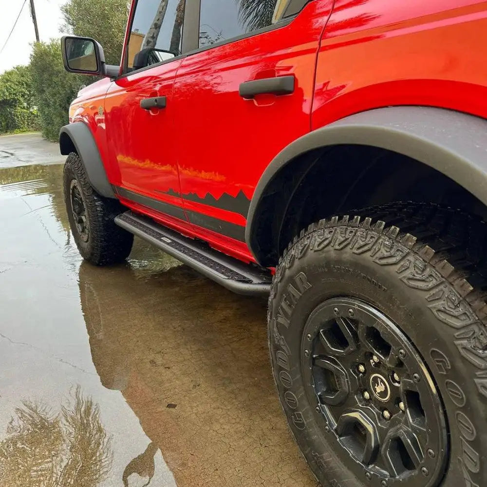 Stigtrinn Ford New Bronco 4 d 21 + Go Rhino Dominator Xtreme Dss