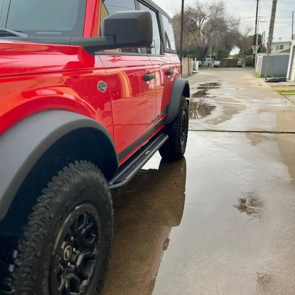 Stigtrinn Ford New Bronco 4 d 21 + Go Rhino Dominator Xtreme Dss