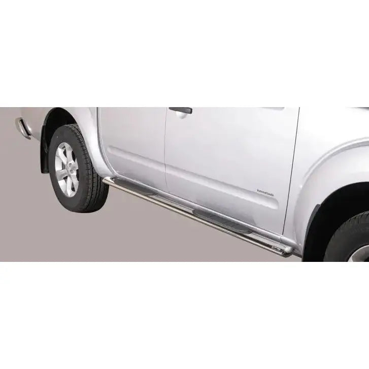Stigtrinn Grand Pedana Oval Inox Nissan Navara 2010 >