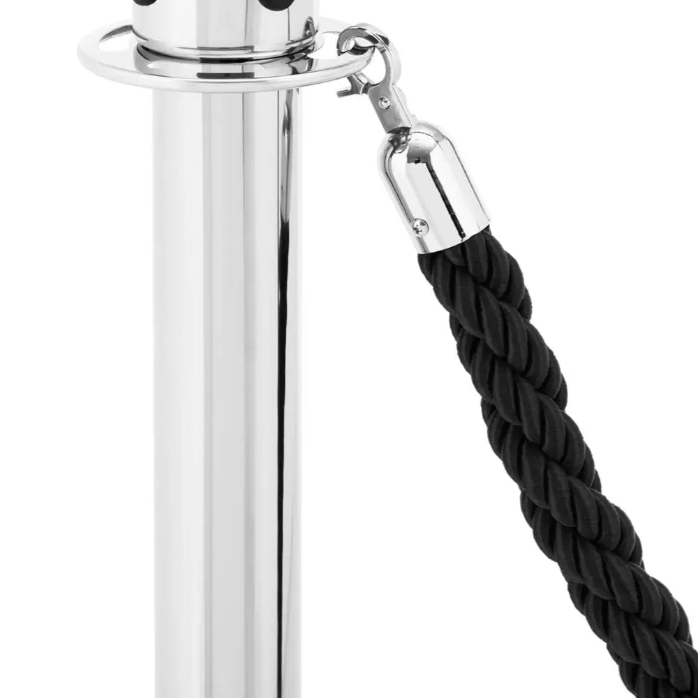 Sølvfarget stolpe med sort tau og blått bånd, detaljert sidevisning mot hvit bakgrunn.