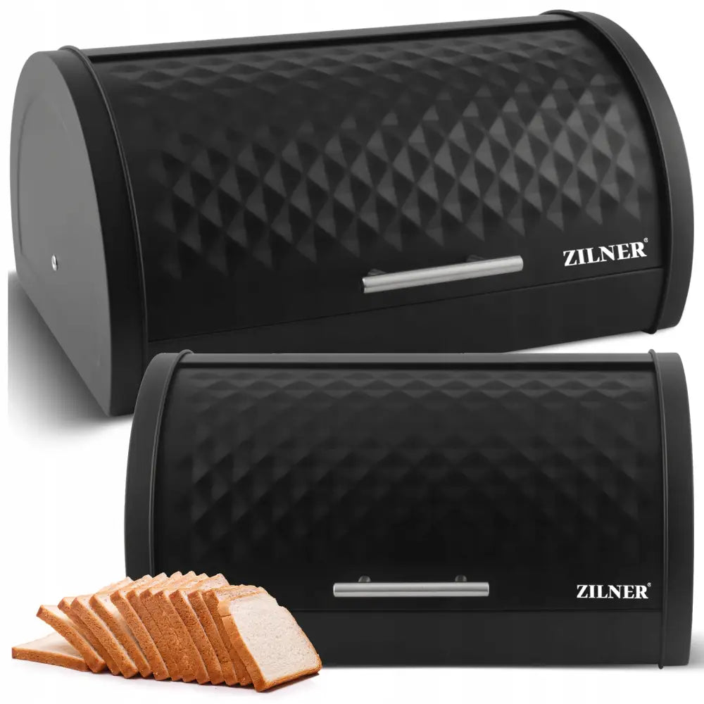 Stor brødboks i sort metall med diamantmønster, sølvhåndtak og loffskiver plassert foran på kjøkkenbenk.