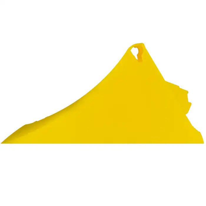 Stor hjulkloss i gul plast, sidevisning med ujevn form og lite hull nær toppen mot hvit bakgrunn.