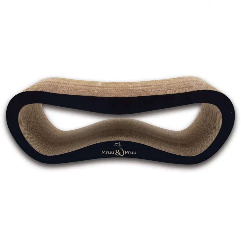 Stor katteskraper med Mruu&Pruu seng, bølget pappbrett i svart med lys brun kloreflate og sentrert logo.