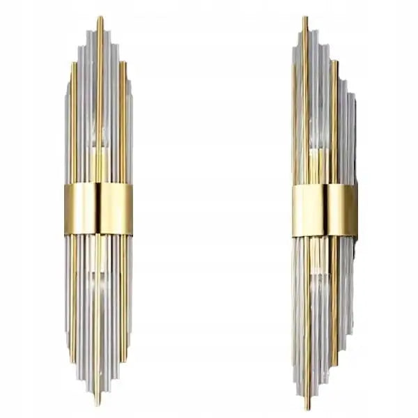 Stor krystallvegglampe Odessa, frontvisning med gullfarget metall, klart glass og bred ring i midten.