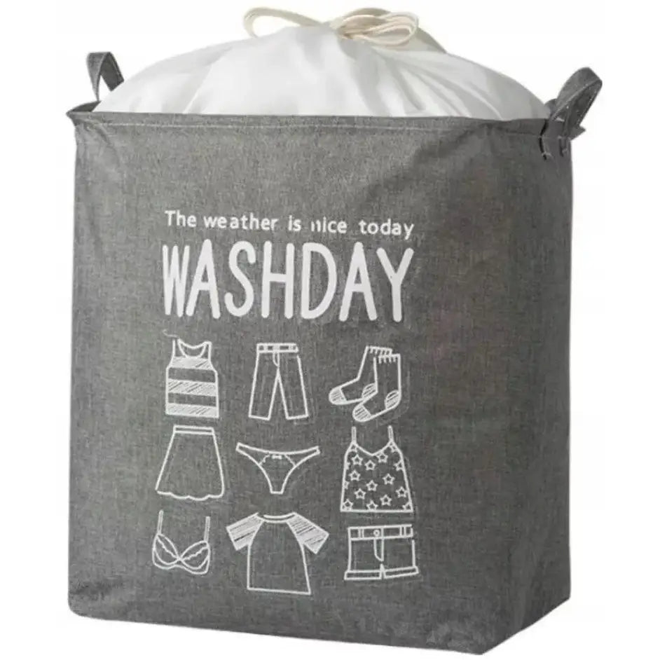 Stor Memphis vasketøyskurv i grå tekstil, front med hvit snor og trykket “The weather is nice today, WASHDAY”.