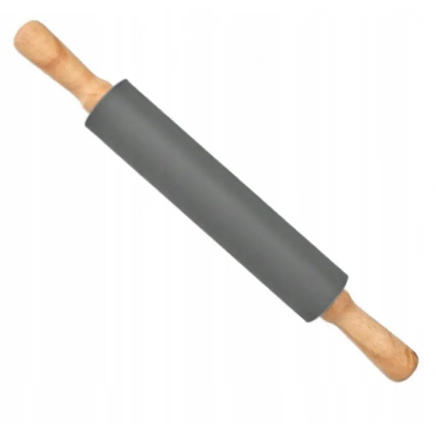 Stor silikonkjevle for pizzadeig med mørkegrå sylinder og lyse trehåndtak, skrått mot hvit bakgrunn.