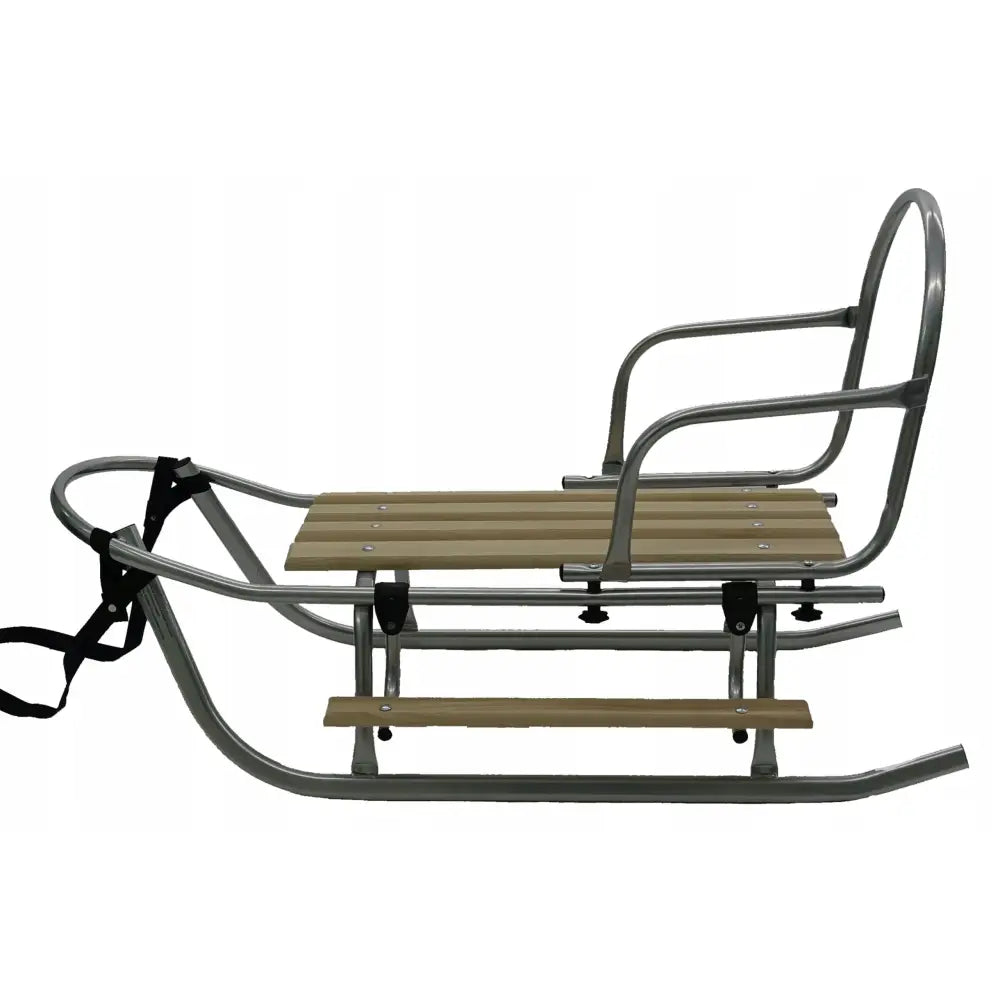 Store akebrett med ryggstøtte, sidebilde som viser grå metallramme, armlener og lyse treseter med fotbrett.