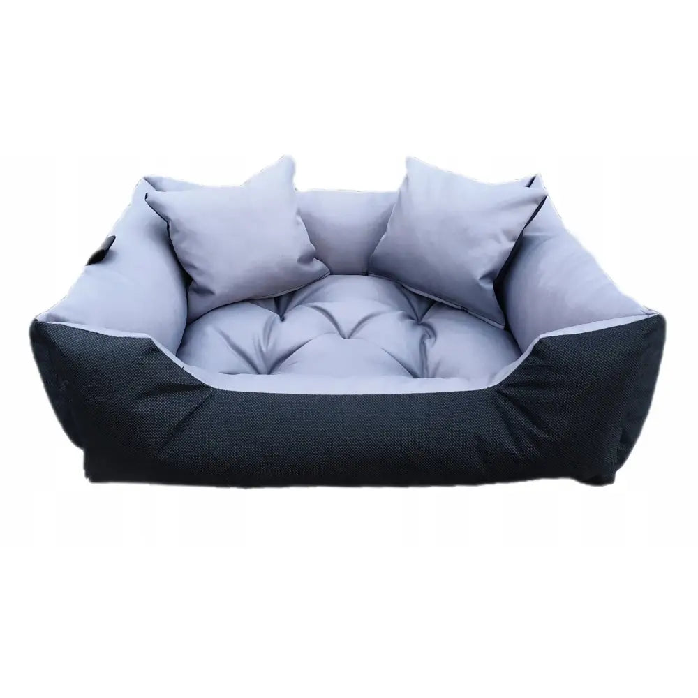 Stort Hundeseng Lekegrind Katteseng 75x65 cm i lysegrått med mørkegrå kanter og to matchende puter, sett forfra.