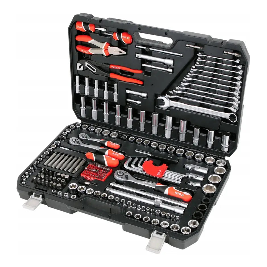 Yato XXL verktøysett i svart etui, skrå oversikt over 225 deler med røde og sorte håndtak.