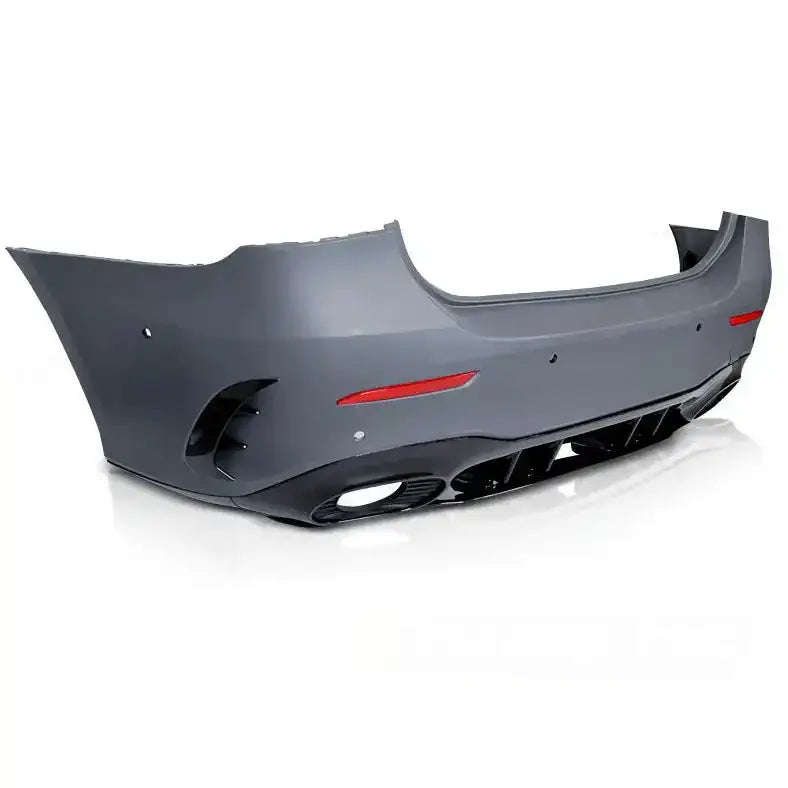 Støtfanger bak A35 Style Mercedes W177 i matt grå plast med sorte detaljer og røde reflekser.