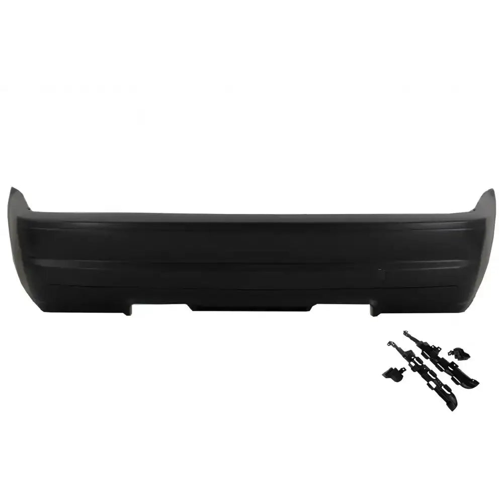 Støtfanger bak til BMW 3 Serie E46 cabrio 03-06 sett forfra med monteringsdeler mot hvit bakgrunn.