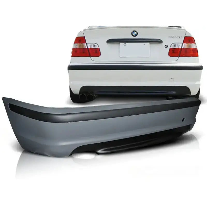 Støtfanger bak Bmw E46 grå med svart list, montert på hvit sedan, sett skrått forfra.