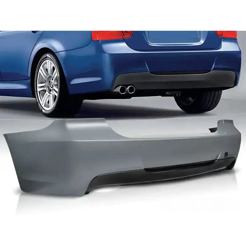 Støtfanger bak BMW E90 M-Pack i grå plast med svart kant, montert på blå bil, skrå vinkel.