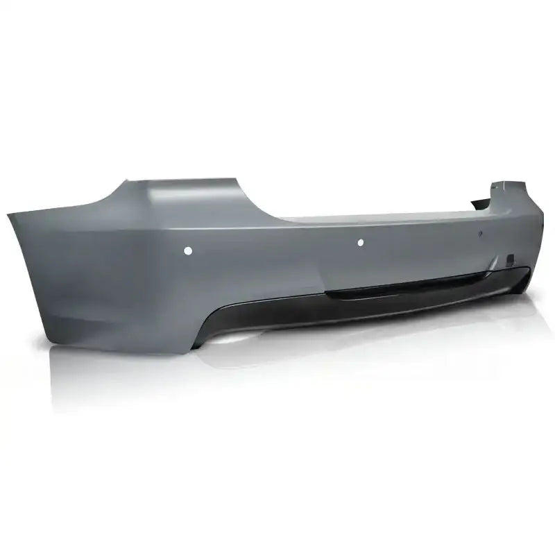 Bakfanger BMW E90 M-Pack PDC grå plast, skrå bakside med sensorutsparinger og svart nedre del.