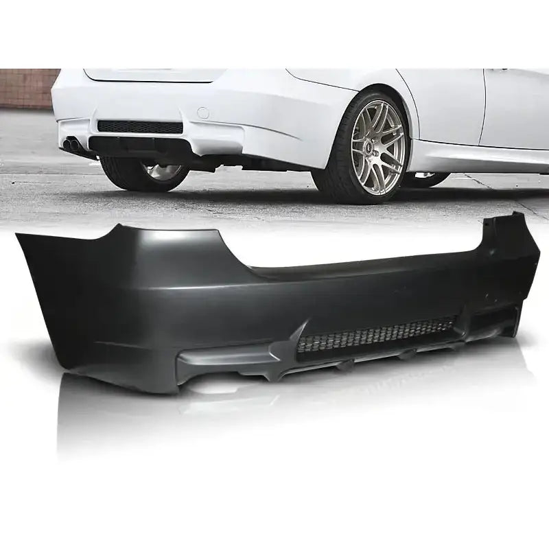 Støtfanger bak BMW E90 05-11 M3 Style i sort plast med dekorativ rist og sporty detaljer.