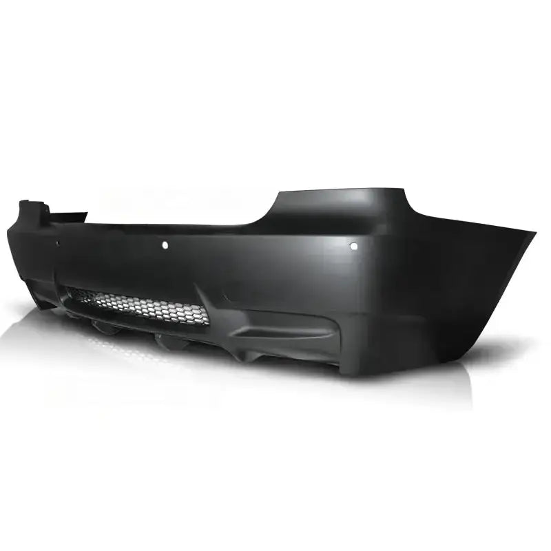 Bakfanger BMW E92 M3 Style sort plast med integrert gitter, sett skrått bakfra.