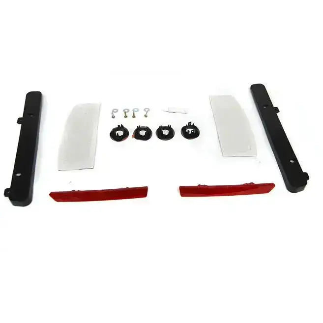 Bakre bumper komplett sett til BMW E92/E93 M4 Look med svarte plastdeler, reflektorer og festemateriell.