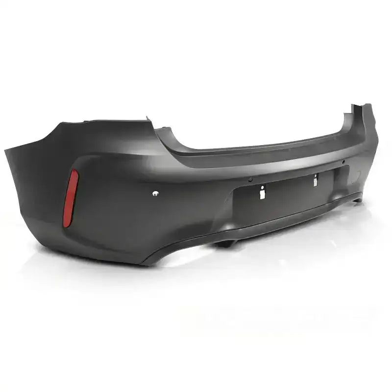 Støtfanger bak til BMW F20/F21 LCI 15-18 M2 Look med PDC, sort plast med rød refleks og sensorutskjæringer.
