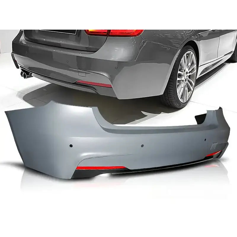 Støtfanger bak til BMW F30 Sedan 11-15 M-Pack PDC, grå med røde reflekser, sett fra skrå bakside.