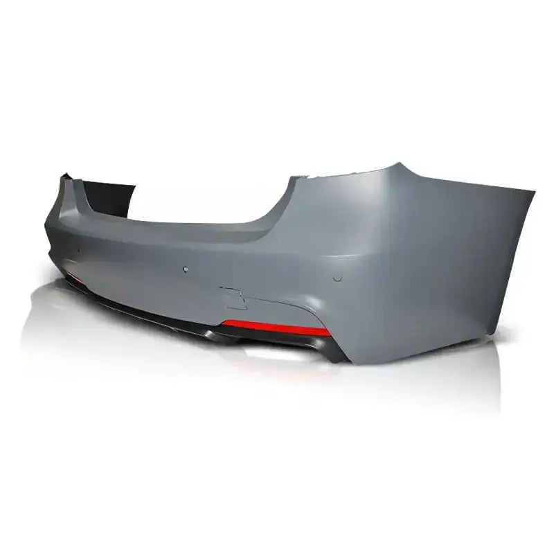 Bakfanger til BMW F30 Sedan 11-15 M-Performance PDC, grå med rød refleks, sett skrått bakfra.