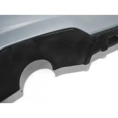 Bakstøtfanger Bmw G20 19- M-Performance PDC nærbilde av hjulbue i metall og svart plast.