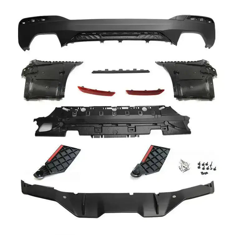 Bakre bumper til BMW G30 M-Performance style med PDC, komplett sett med sorte deksler og røde reflekser.