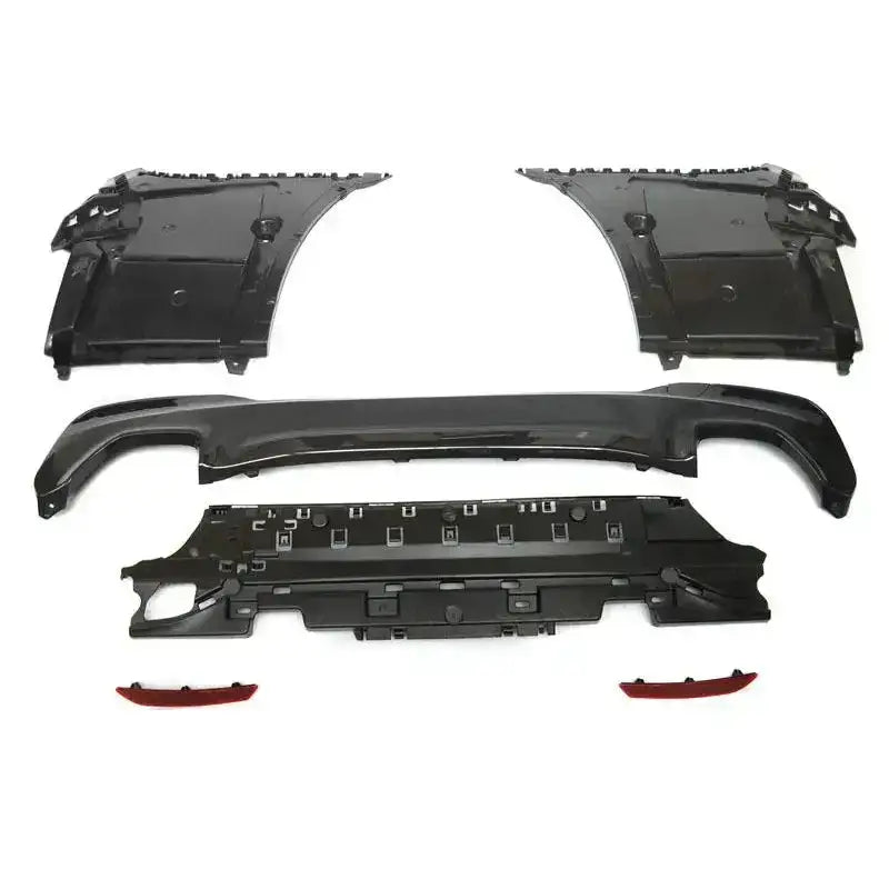 Bakre bumper BMW G31 M-Tech style PDC sett med sidepaneler, skvettlapper og røde detaljer sett ovenfra.