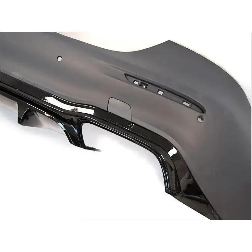 Bakfanger Mercedes E-Klasse W213 20-23 sport PDC sort/grå plast med matte og blanke detaljer.