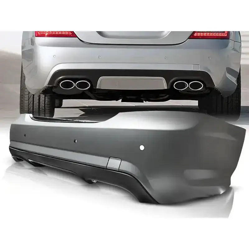 Støtfanger bak Mercedes W221 AMG Style i grå plast med PDC-hull og utsparing for diffuser, skrå bakside.