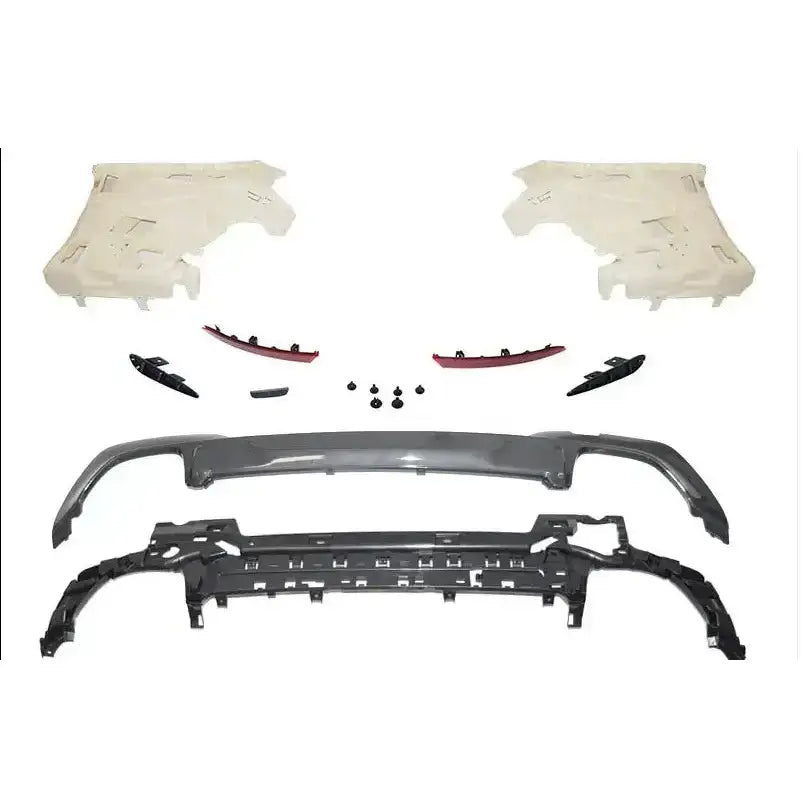 Bakre støtfanger Sport komplett sett til BMW G21 19-, avbildet fra toppen med flere fargede deler.