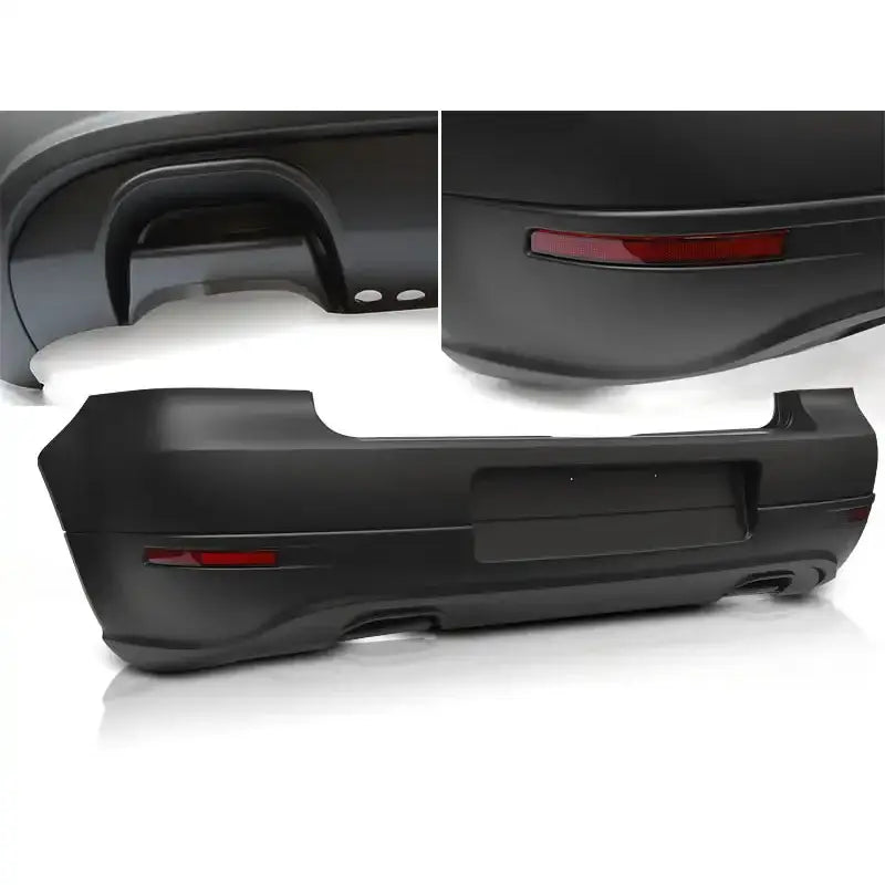 Støtfanger bak VW Golf 4 R32 style i sort plast med refleksdetaljer og eksosutsparing.