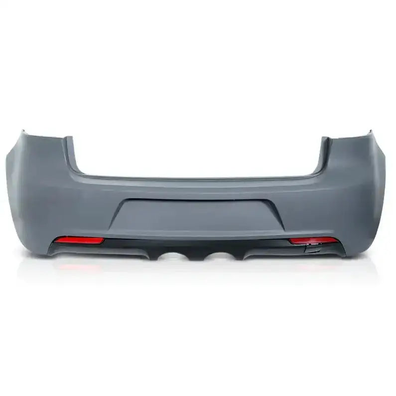 Bakfanger til VW Golf 6 Sport Dual i grå plast med to røde refleksfelt, sett bakfra mot hvit bakgrunn.