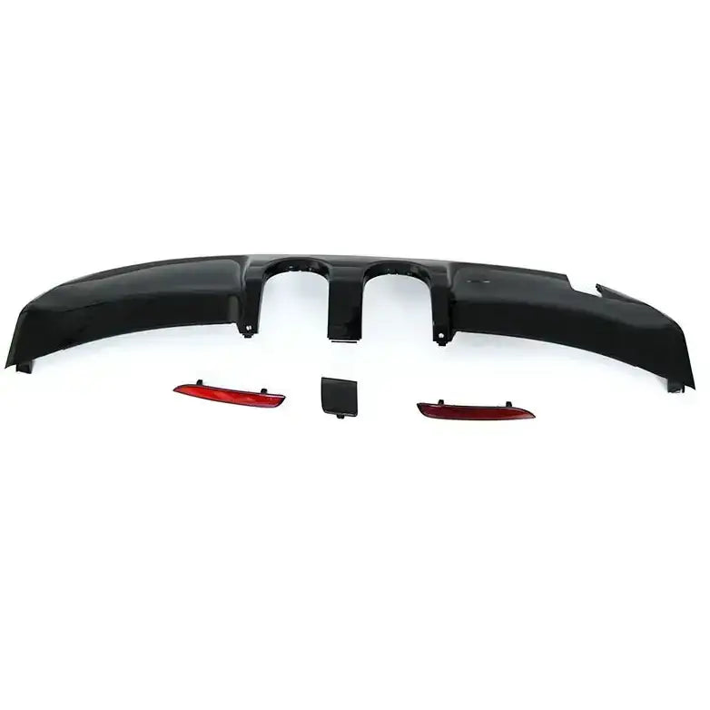 Bakstøtfanger til VW Golf 6 Sport Dual, svart plast med røde refleksdetaljer, sett forfra.