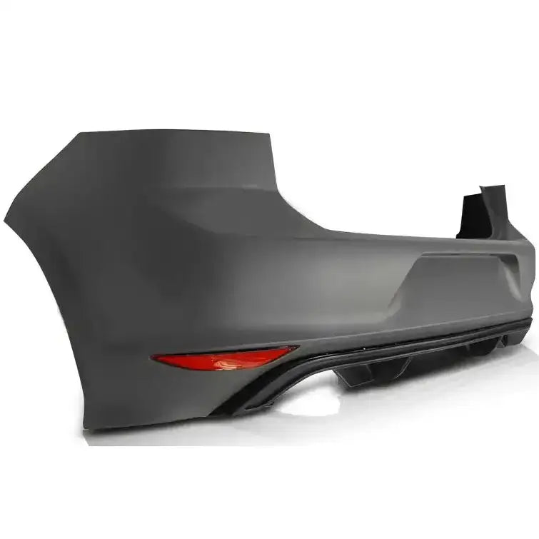 Støtfanger bak Vw Golf 7 R Look sort plast med rød refleks og aerodynamiske linjer, sett fra siden.