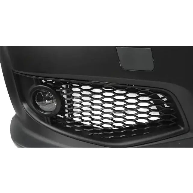 Front bumper til Audi A3 RS Style Black med sekskantet nettingmønster og integrert tåkelys, nærbilde.