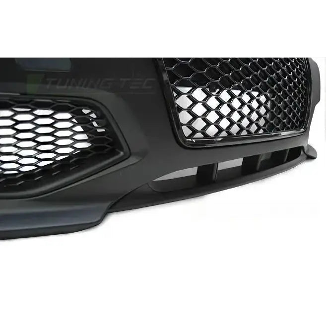 Frontbumper Audi A3 RS Style Black med bikubemønstret grill, skrått nærbilde med matt og blank finish.