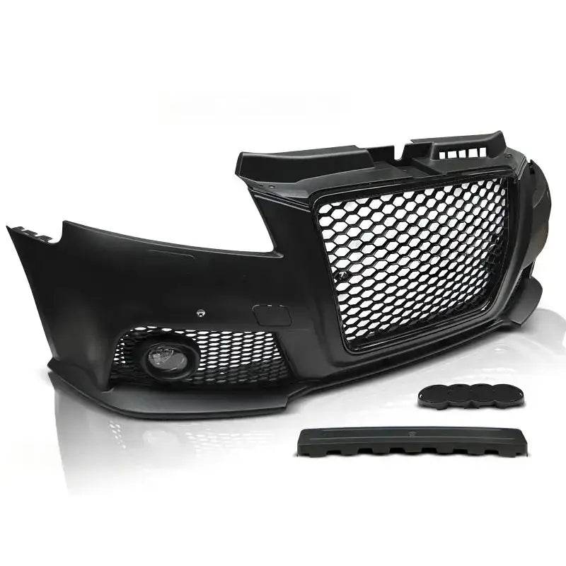 Frontfanger Audi A3 RS Style Black med bikubemønstret grill og to separate deler på hvit bakgrunn.