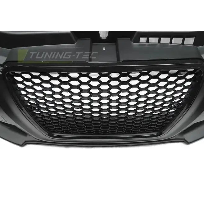 Front bumper Audi A3 08-12 RS Style Black med bikubemønstret grill, nærbilde mot hvit bakgrunn.