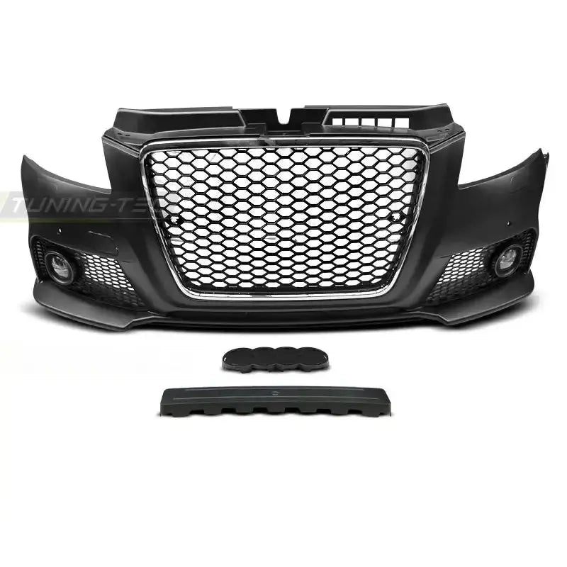 Frontfanger Audi A3 08-12 RS Style i sort med bikubemønstret grill, kromkant og løse plastdeler foran.
