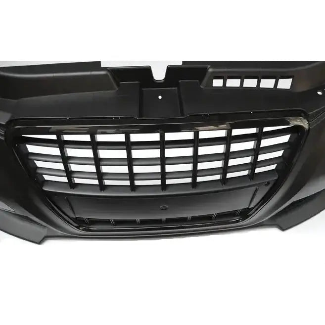 Frontfanger Audi A3 08-12 S8 Style Black sett rett forfra med sorte ribber og rektangulært felt nederst.