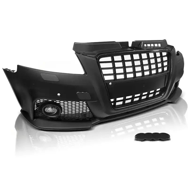 Støtfanger foran Audi A3 S8 Style Black med gitter, tåkelysåpning og løs emblemplate, sett fra skrå vinkel.
