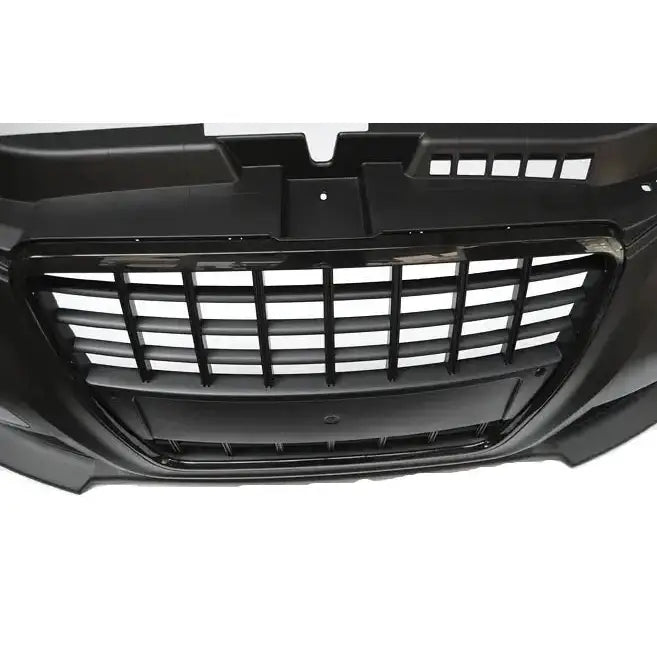 Støtfanger foran Audi A3 08-12 S8 Style Black PDC, nærbilde av sort grill med markerte riller.