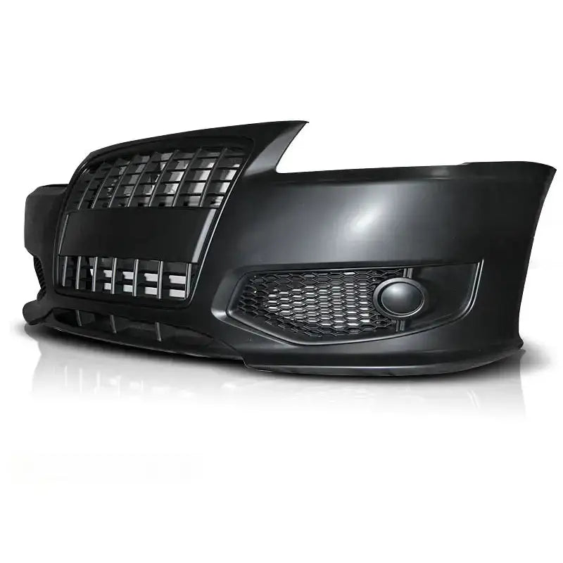 Frontfanger Audi A3 96-03 S-Line Style Black med sort grill og bikubemønstret luftinntak sett fra skrå vinkel.