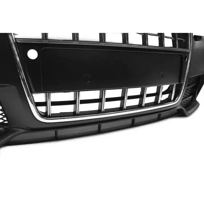 Frontbumper Audi A4 04-08 S-Line i sort med kromdetaljer og vertikale ribber, nærbilde forfra.