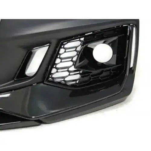 Front bumper Audi A4 B9 RS4 Style i glossy svart med bikubemønstret grill og hull til tåkelys.