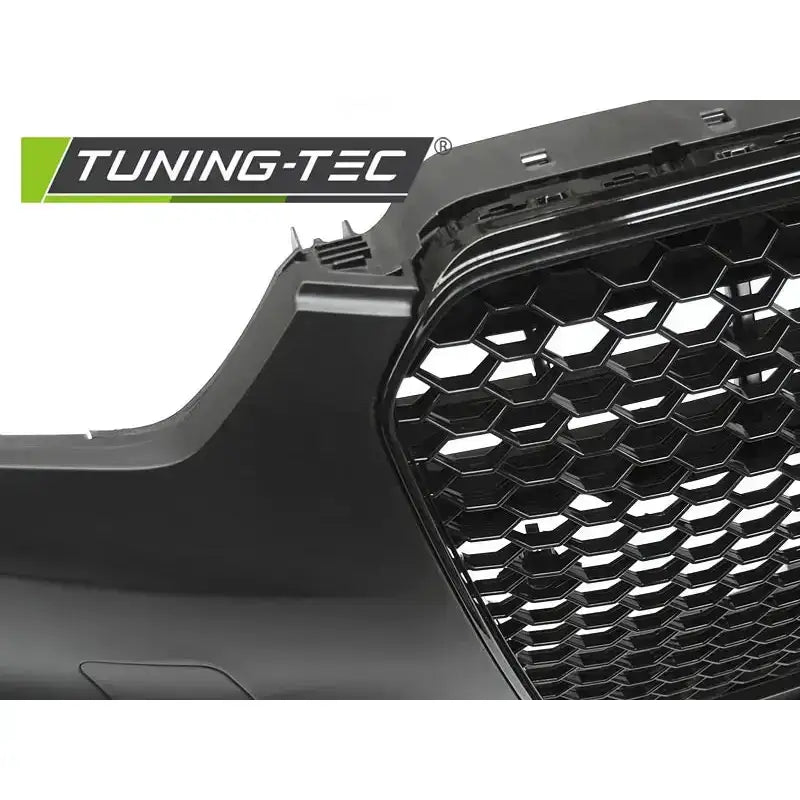 Støtfanger foran Audi A5 RS5 Style Black med sekskantet grill i plast, nærbilde fra skrå vinkel.